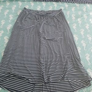 Liz Lange maternity Navy blue/white stripe skirt